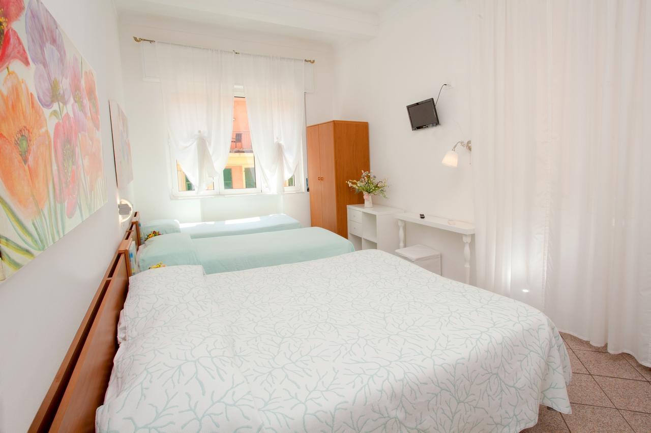 Hotel Lydia Алассіо Екстер'єр фото